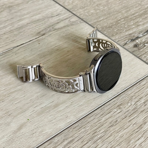 Stylish Metal Strap for Samsung Watch 8 Classic Black and  Silver Galaxy Watch 8 Band, Adjustable Links Strap for Galaxy Watch 8 & Classic